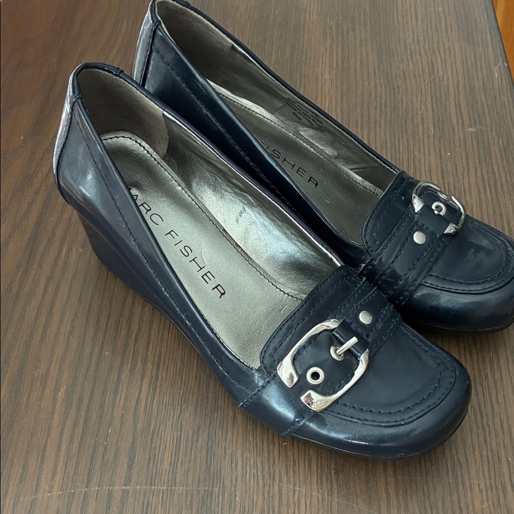 Marc Fisher Navy Patent Leather Wedge Loafers with Buckle sz6.5